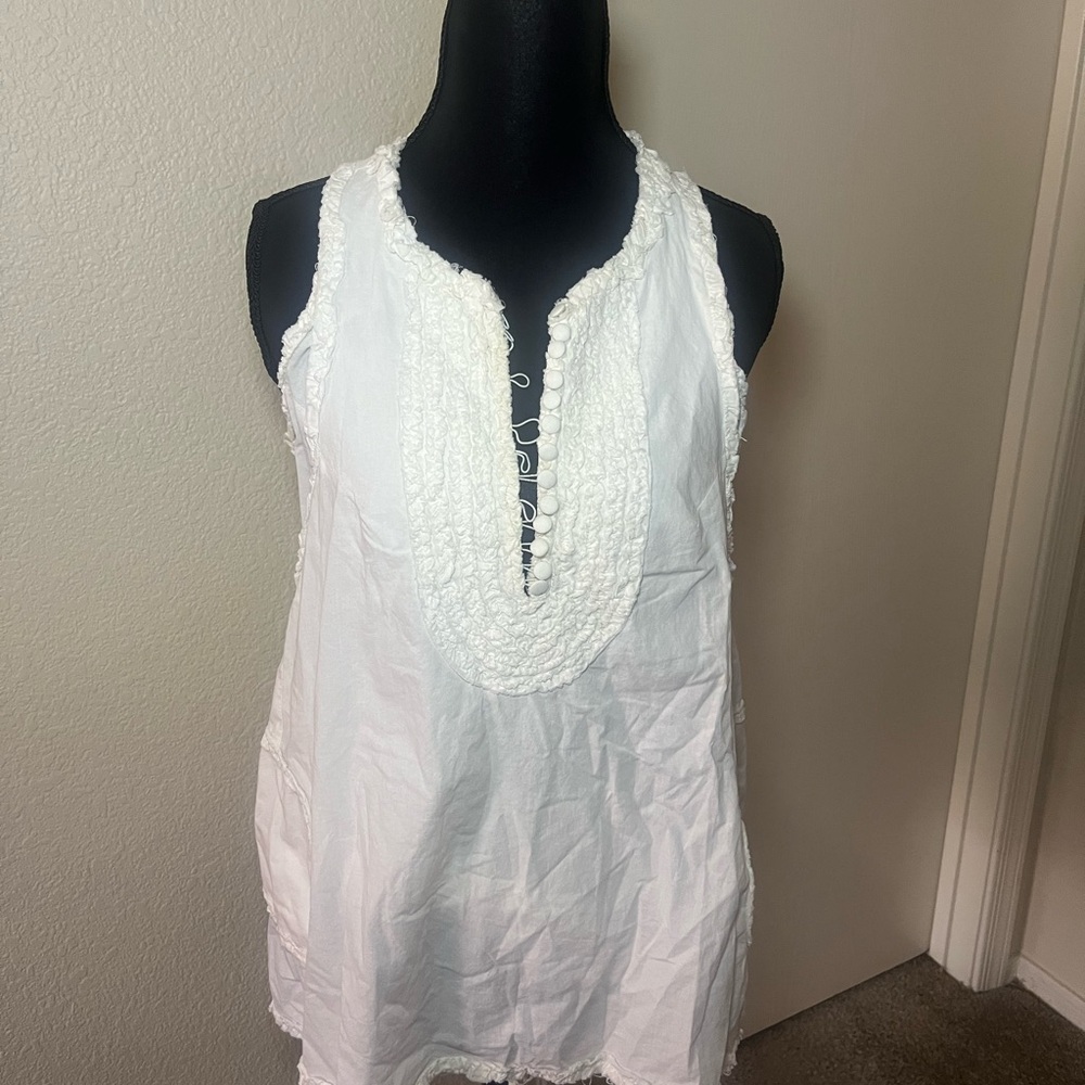 Chic White Sleeveless Top with Textured Neckline